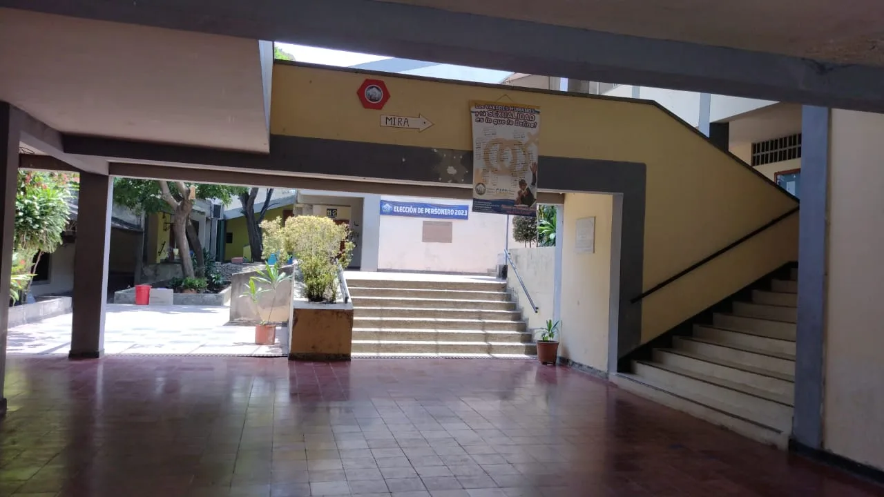 Estudiantes participando en actividades académicas